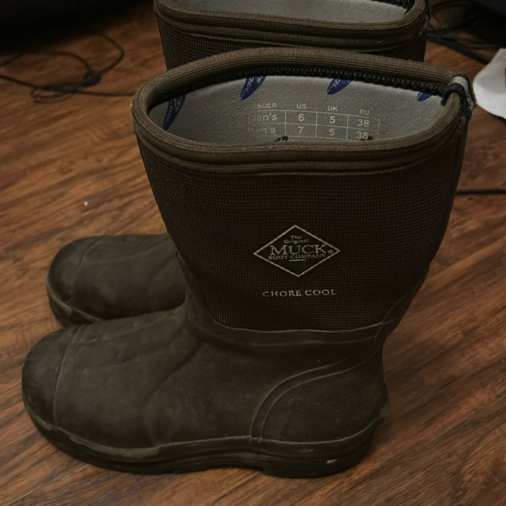 Muck boots size 7